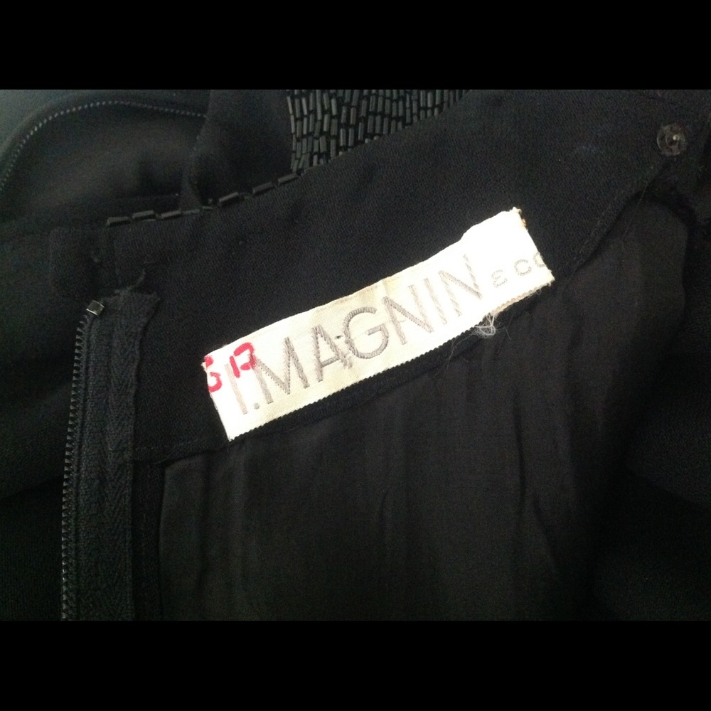 Vintage "I. Magnin" black dress with bead trim - Picture 6 of 6